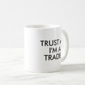 Vertraue mir, dass ich eine Tasse für Händler bin (VorderseiteRechts)