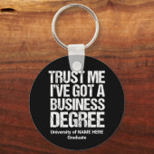 Vertraue mir, dass ich einen Abschluss mit Abschlu Schlüsselanhänger (Rückseite)