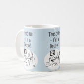 Vertraue mir - ich bin Arzt! Funny Cartoon Kaffeetasse (Vorderseite Links)