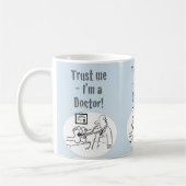 Vertraue mir - ich bin Arzt! Funny Cartoon Kaffeetasse (Links)