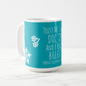 Vertraue mir, ich bin Arzt und ich kenne BREAST Kaffeetasse (Vorderseite Links)
