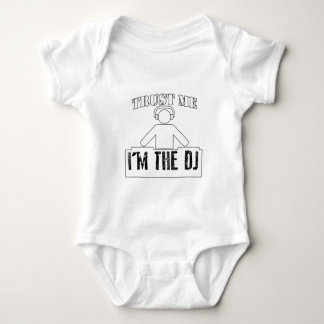 Vertraue mir, ich bin das DJ Funny Geschenk Baby Strampler