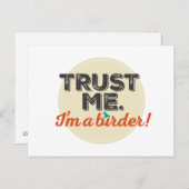 Vertraue mir! Ich bin ein Vogelbeobachter! Emblem Postkarte (Vorne/Hinten)