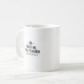 Vertraue mir, ich bin eine Lehrerin Tasse - Funny (Vorderseite Links)