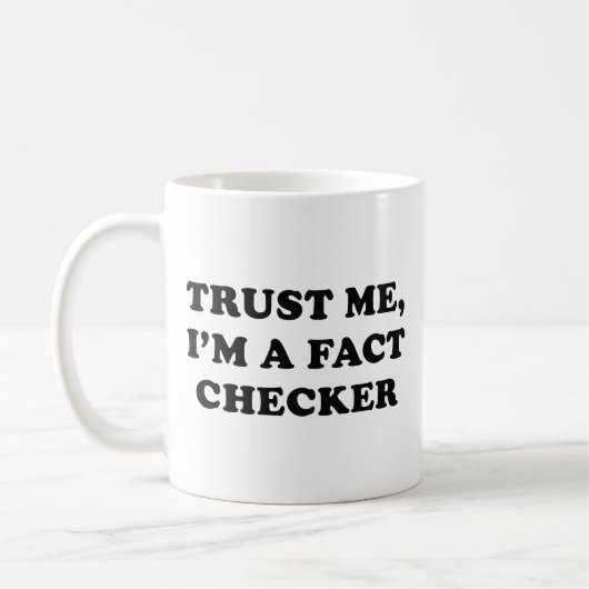 Vertraue mir, ich bin eine Schachbrett-Kaffee-Tass Kaffeetasse (Links)