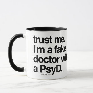 Vertraue mir, ich bin Fake Doctor mit einem PsyD Tasse