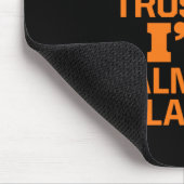 Vertraue mir, ich bin fast ein Anwalt Mousepad (Ecke)