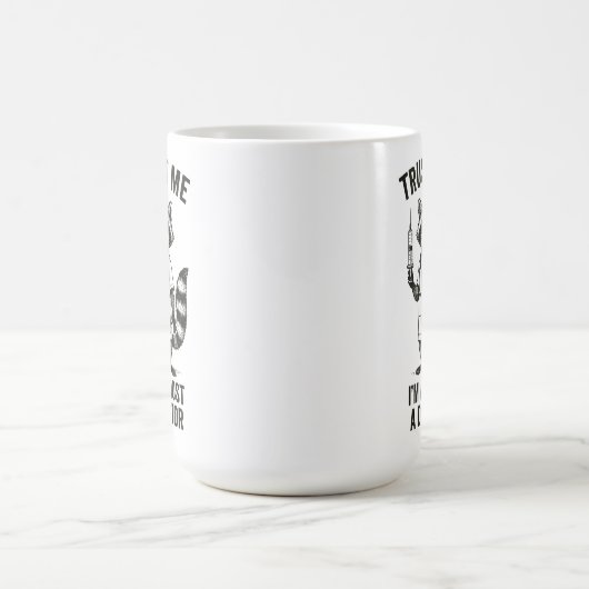 Vertraue mir, ich bin fast ein Arzt - Funny Raccoo Kaffeetasse (Mittel)