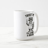 Vertraue mir, ich bin fast ein Arzt - Funny Raccoo Kaffeetasse (VorderseiteRechts)