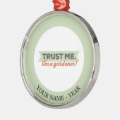 Vertraue mir! Ich bin Gärtner! Silbernes Ornament (Links)