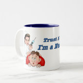 Vertraue mir - ich bin Krankenschwester Zweifarbige Tasse (Vorderseite Links)