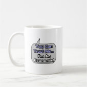 Vertraue mir .. Ich bin Ökonom Kaffeetasse (Links)