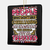 Vertraue nicht Menschen, die nicht gerne Cheerlead Keramikornament (Links)