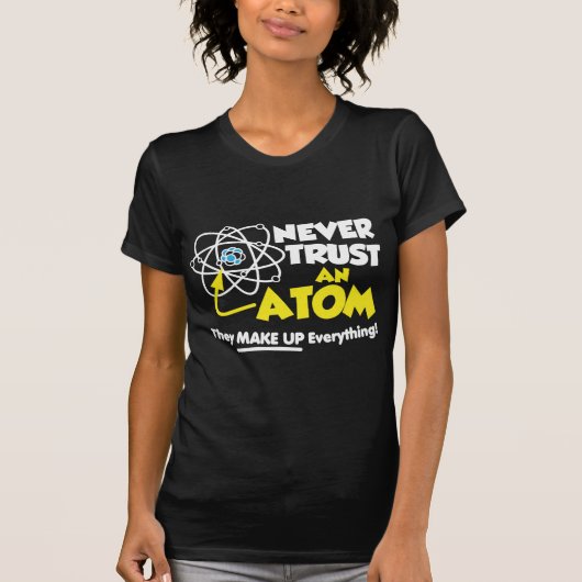Vertraue niemals einem Atom T-Shirt (Vorderseite)