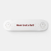 Vertraue niemals einer Furz! Skateboard (Horizontal)