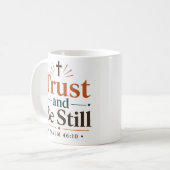 Vertraue und sei still - Moderne christliche Aussa Kaffeetasse (Vorderseite Links)