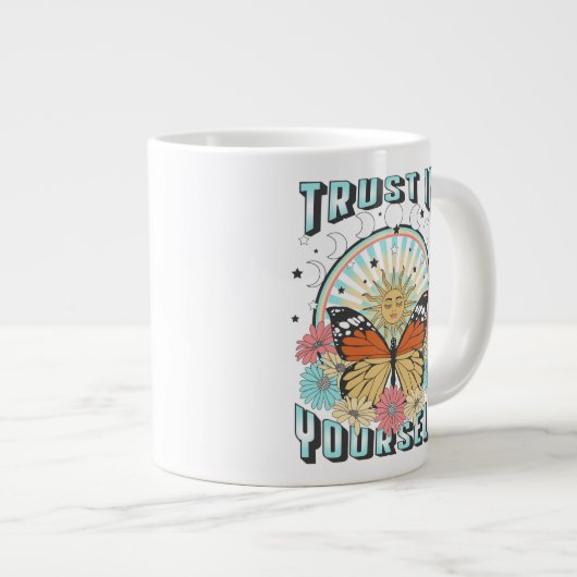 Vertrauen in dich selbst | Sonne und Schmetterling Jumbo-Tasse (Vorderseite Rechts)
