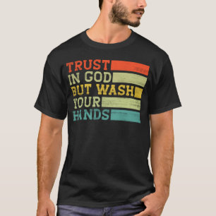Vertrauen in Gott, aber waschen Sie Ihre Hände Qua T-Shirt