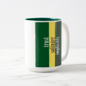 "Vertrauen J.D. Salinger implizit " Zweifarbige Tasse (VorderseiteRechts)