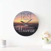 VERTRAUEN Sie das Universe Quote Beach Sunset Insp Große Wanduhr (Zuhause)