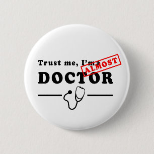 Vertrauen Sie, dass ich ich FAST ein Doktor Button