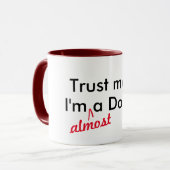 vertrauen Sie, dass ich ich fast eine lustige Tasse (Vorderseite Links)