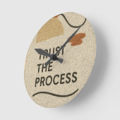 Vertrauen Sie dem Prozess Runde Wanduhr (Winkel)