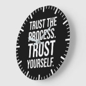 Vertrauen Sie dem Prozess, vertrauen Sie sich selb Große Wanduhr (Winkel)