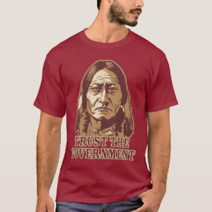 Vertrauen Sie dem Regierungs-Shirt T-Shirt