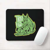 Vertrauen Sie den Paws - zwei Hunde, die einander  Mousepad (Mit Mouse)