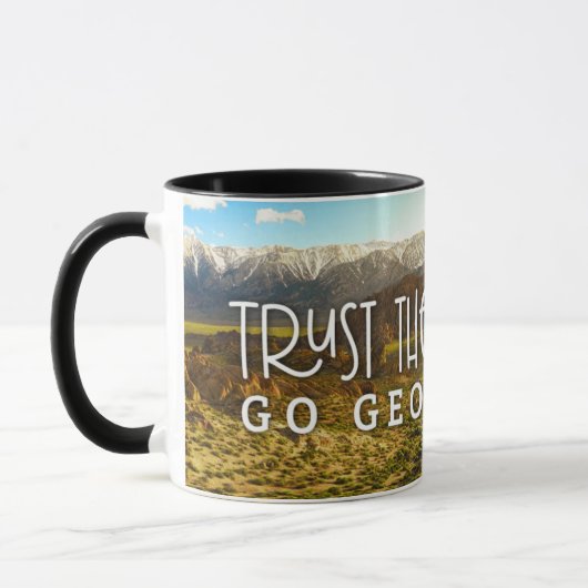Vertrauen Sie der Reise, gehen Geocaching Geocache Tasse (Links)