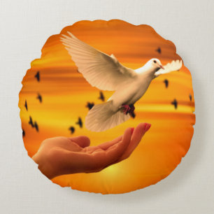 Vertrauen Sie Gott mit Taube in der Hand Rundes Kissen