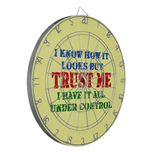 Vertrauen Sie mir -- Alle unter Kontrolle Dartscheibe (Vorderseite Links)