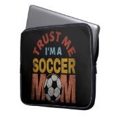 VERTRAUEN SIE MIR, EINE FALSCHE MAMA ZU SEIN LAPTOPSCHUTZHÜLLE (Vorderseite Links)