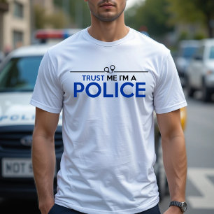 VERTRAUEN SIE MIR, EINE POLIZEI ZU SEIN T-Shirt