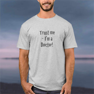 „Vertrauen Sie mir - ich bin Arzt“ T-Shirt
