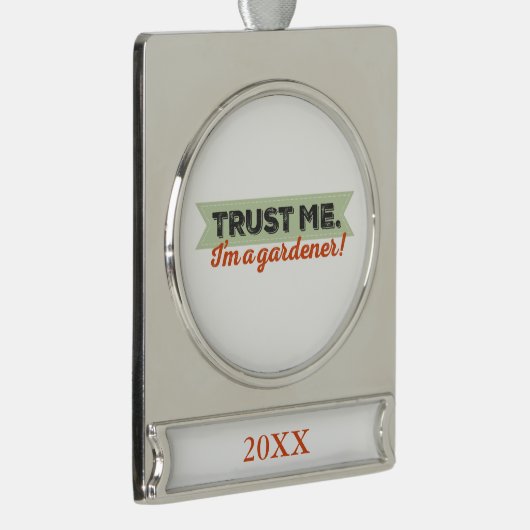 Vertrauen Sie mir. Ich bin ein Gärtner! Banner-Ornament Silber (Rechts)