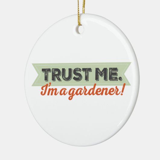 Vertrauen Sie mir. Ich bin ein Gärtner! Keramik Ornament (Links)