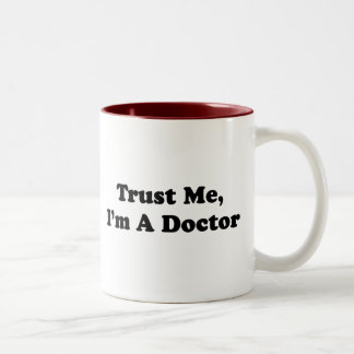Vertrauen Sie mir, ich sind ein Doktor Zweifarbige Tasse