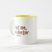 Vertrauen Sie mir, ich sind ein Doktor… Zweifarbige Tasse (Vorderseite Links)