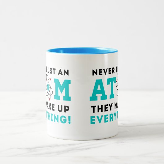 Vertrauen Sie nie einem Atom, sie bilden alles Zweifarbige Tasse (Mittel)