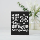 Vertrauen Sie niemals einem Atom, sie bilden alles Save The Date (Stehend Vorderseite)