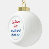 Vertraulichkeitsstufe: Selfie ohne Filter Keramik Kugel-Ornament (Rechts)