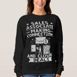 Vertriebsmitarbeiter knüpft Kontakte und schließt Sweatshirt