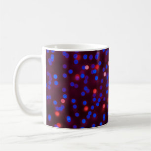 Verwackelte Weihnachtslichter. Blurred abstr Kaffeetasse