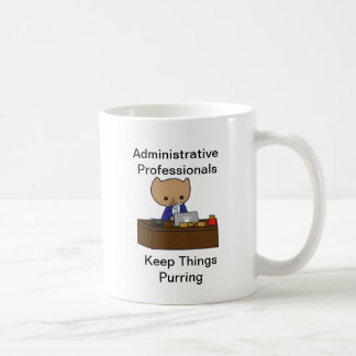 Verwaltungspersonal Behalte Dinge nach Kaffeetasse