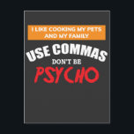 Verwenden Sie Commas Funny Grammar English Teacher Postkarte<br><div class="desc">Englisch ist eine lustige Sprache,  besonders wenn deine Grammatik furchtbar ist. Dieses Zitat könnte nicht mehr wahr sein. Geschenk für Freunde und Familie. Funny English Teacher Shirt.</div>