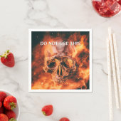 Verwenden Sie das nicht. Flammenschädel im Weltrau Serviette (Beispiel)