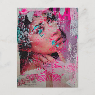 Verwerfen Sie rosa Blumenfrau Mixed Media Collage Postkarte