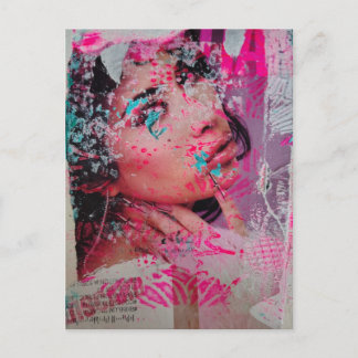 Verwerfen Sie rosa Blumenfrau Mixed Media Collage  Postkarte